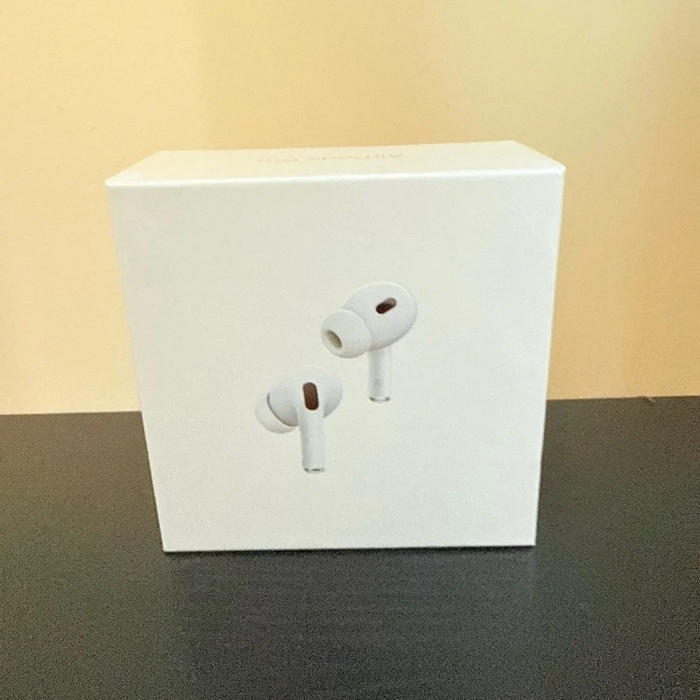 Apple AirPods Pro with MagSafe Charging Case